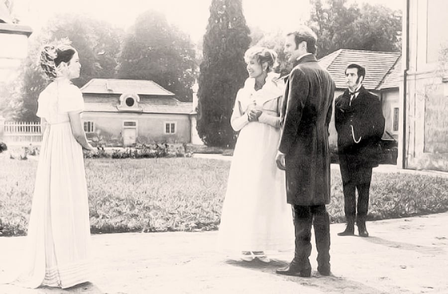 Die Viererkonstellation von links nach rechts: Ottilie, Charlotte, Eduard und der Hauptmann. Filmstill aus <em>Les affinitées électives</em> (Chabrol 1982).
