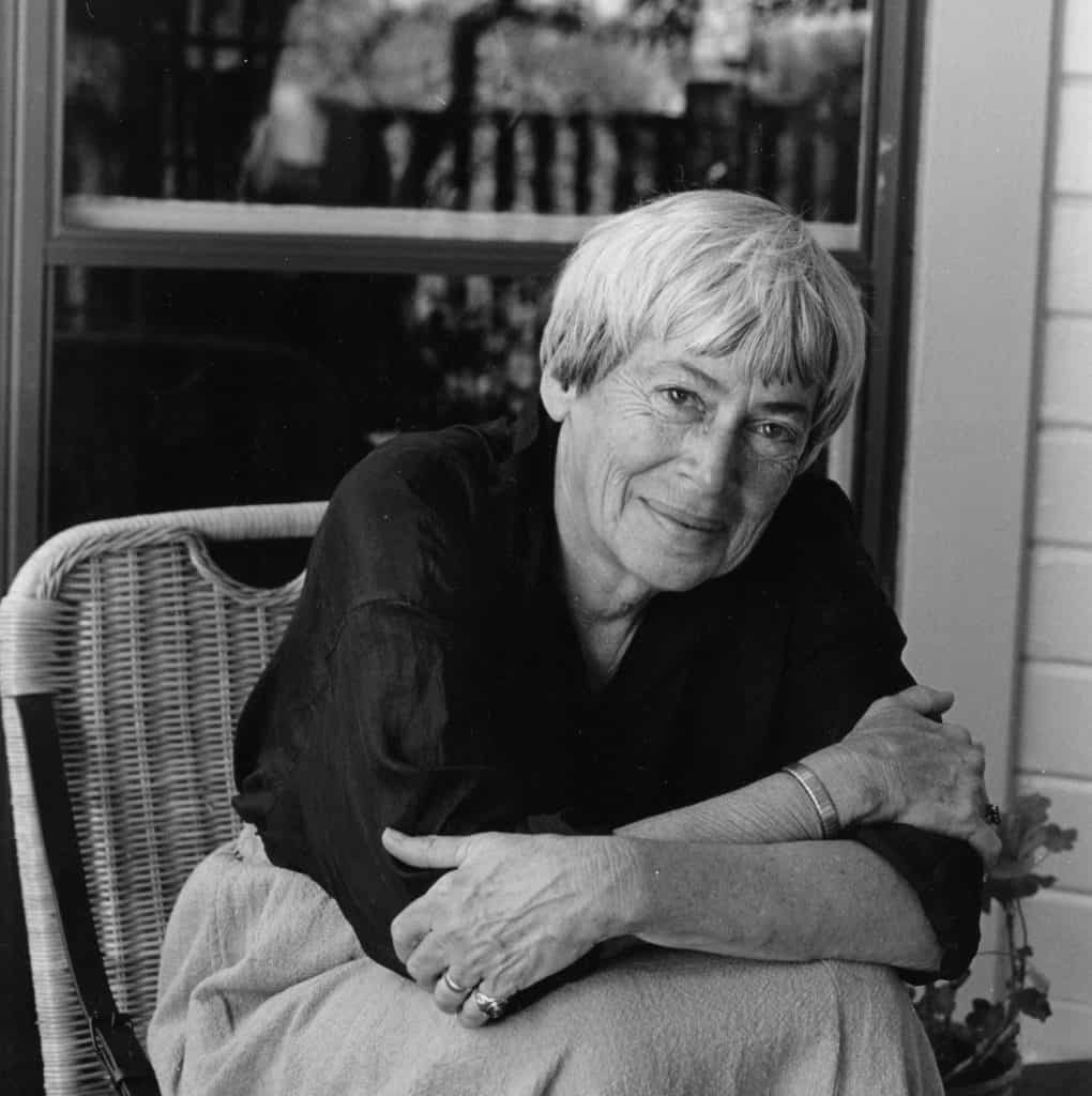 Ursula K. Le Guin verstarb 2018 in Portland, Oregon. Sie hinterließ 23 Romane, 12 Erzählbände, 11 Gedichtbände und zig Übersetzungen. Für ihr phantastisches Werk wurde sie mit den bedeutendsten Preisen für Science fiction ausgezeichnet, teils mehrfach (Foto: Photo Marian Wood Kolisch)