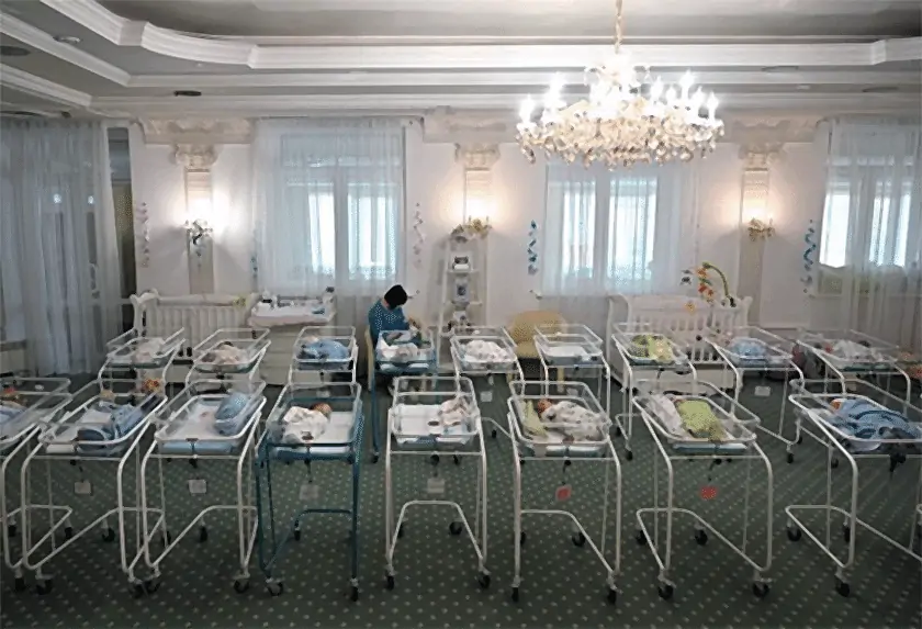 Bestellt, aber noch nicht abgeholt. Neugeborene in Kiew (© Biotexcom)